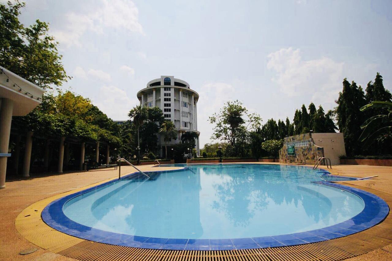 Hermitage Hotel Korat-Sha นครราชสีมา ภายนอก รูปภาพ