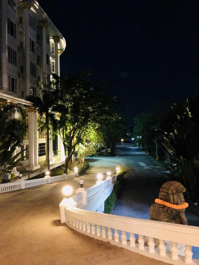 Hermitage Hotel Korat-Sha นครราชสีมา ภายนอก รูปภาพ